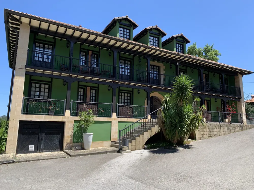 El Tocinero habitaciones y restaurante en Camargo Cantabria